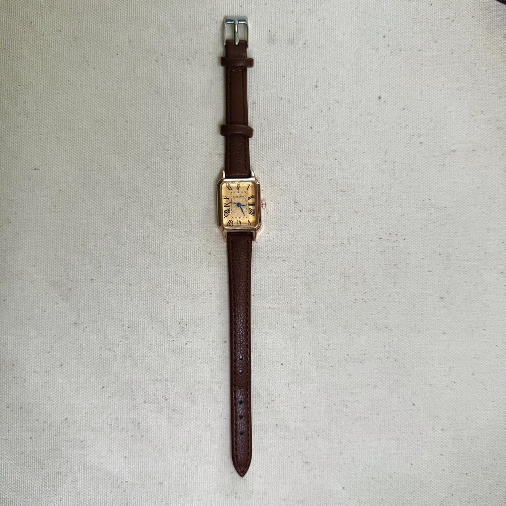 2000s vintage style rectangular gold luxury watch with leather band - Picture 10 of 11